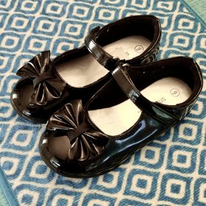 Super cute EUC SHINY toddler dress shoes